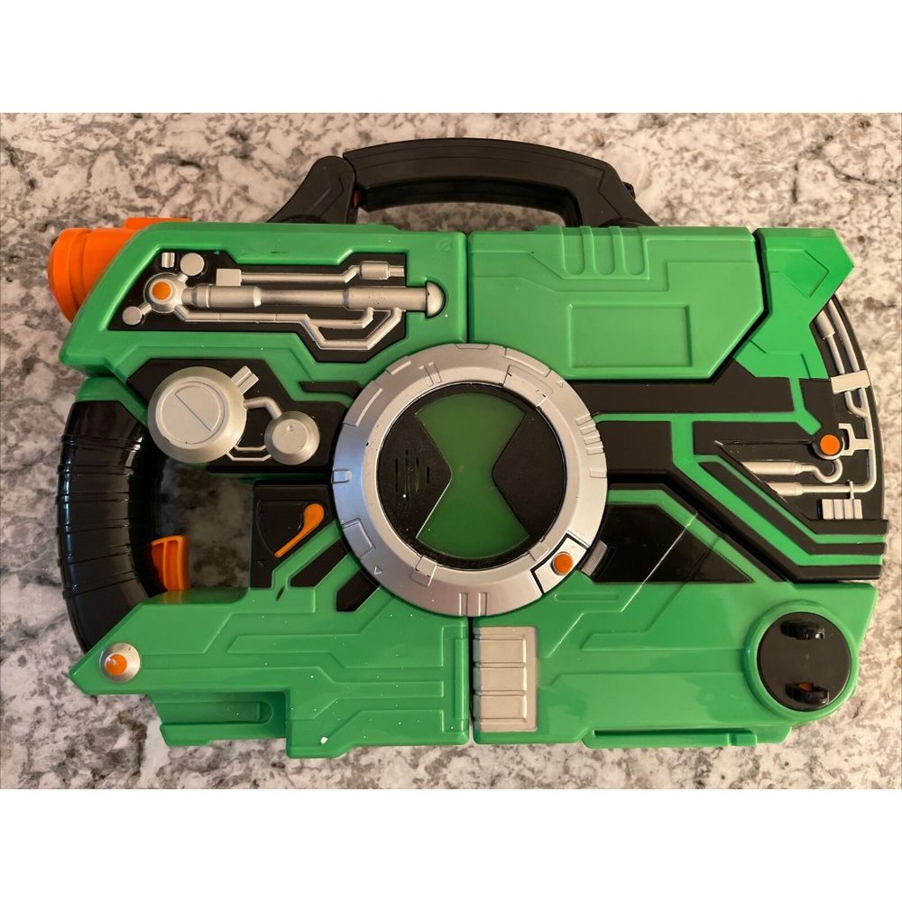 Ben 10 Alien Force Transforming Suitcase Gun Tech Blaster w/ Sound Effects